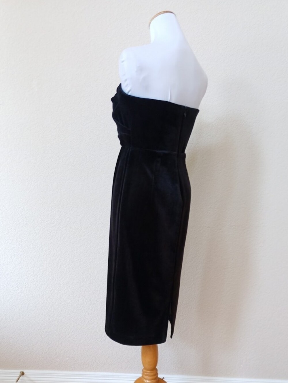 Express black velour sweetheart neckline strapless cocktail dress - Picture 10 of 12